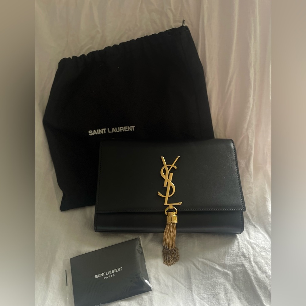 KATE SMALL TASSEL IN GRAIN DE POUDRE EMBOSSED LEATHER